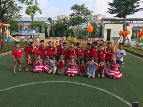 Lớp Mẫu giáo lớn A5 dự lễ khai giảng trường mầm non Đô thị Việt Hưng.